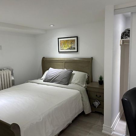 Double Bedroom On Up Or 3 Bedrooms In Basement Near Eglinton Subway Station Toronto Luaran gambar