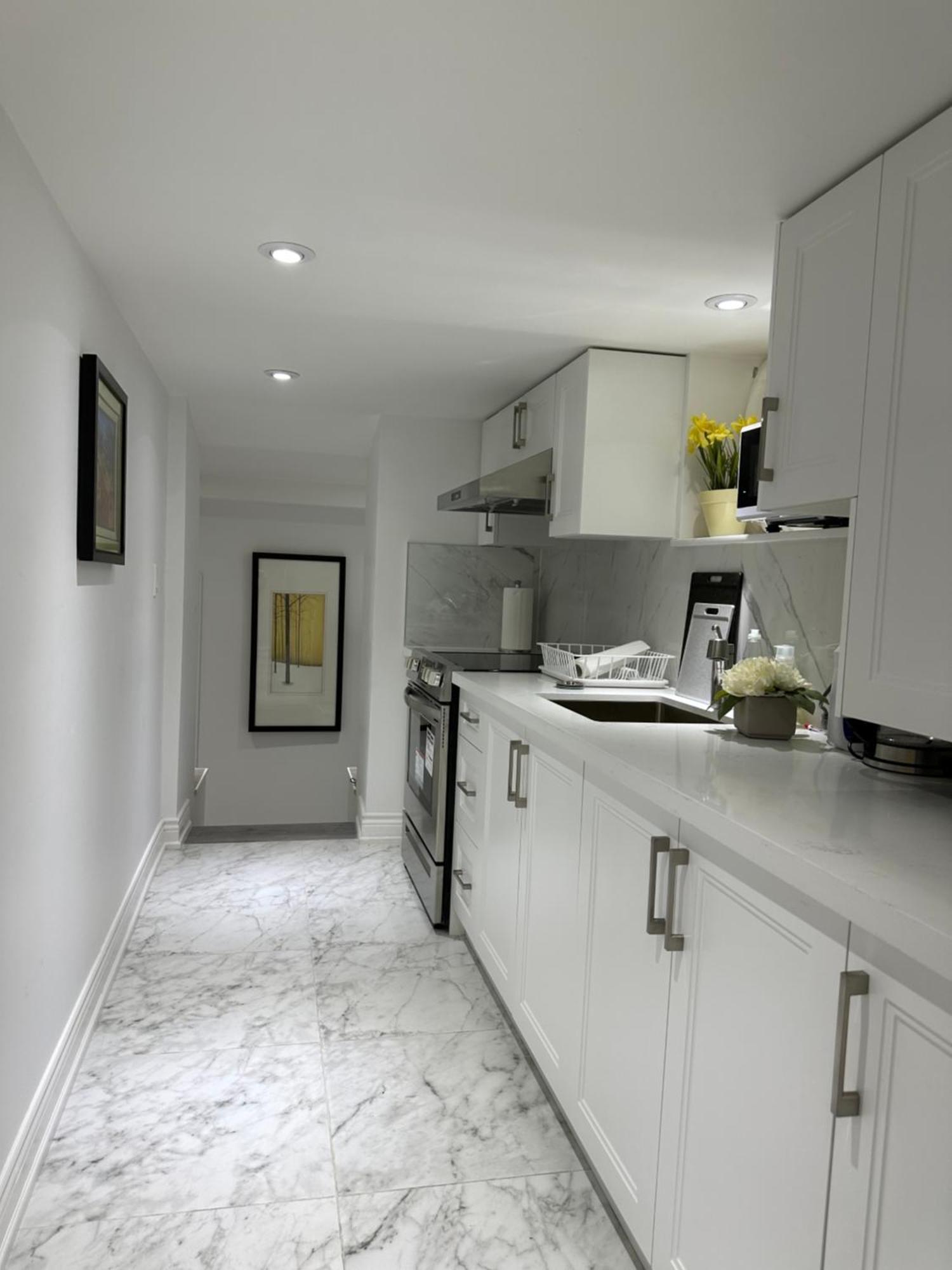 Double Bedroom On Up Or 3 Bedrooms In Basement Near Eglinton Subway Station Toronto Luaran gambar