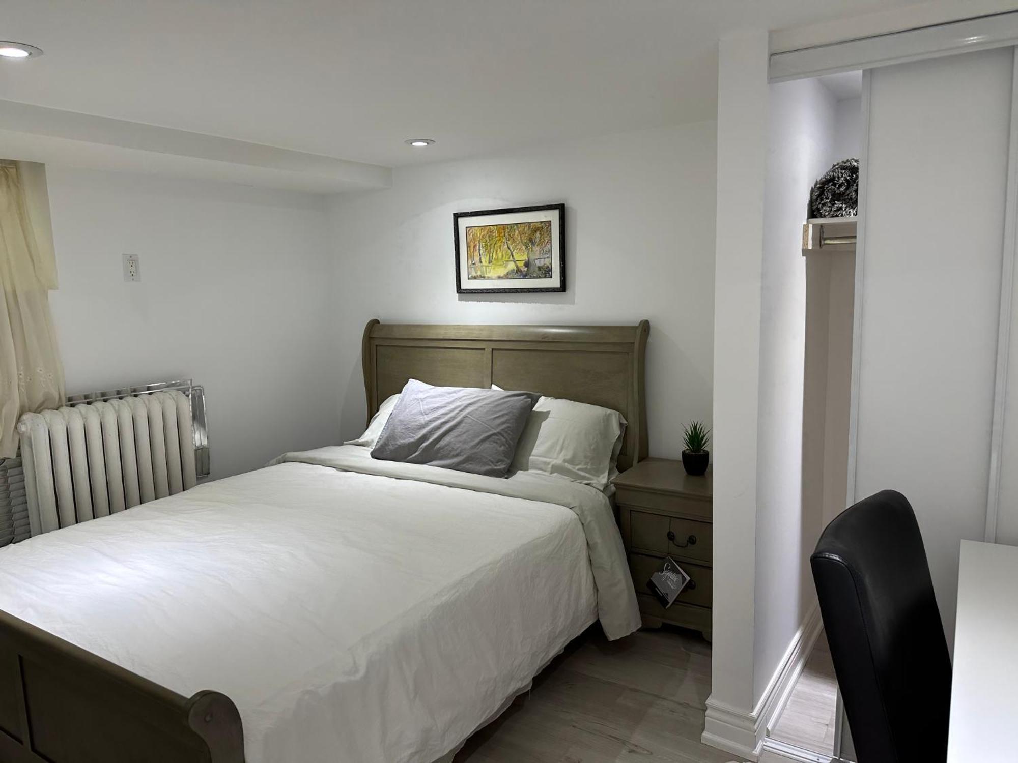 Double Bedroom On Up Or 3 Bedrooms In Basement Near Eglinton Subway Station Toronto Luaran gambar