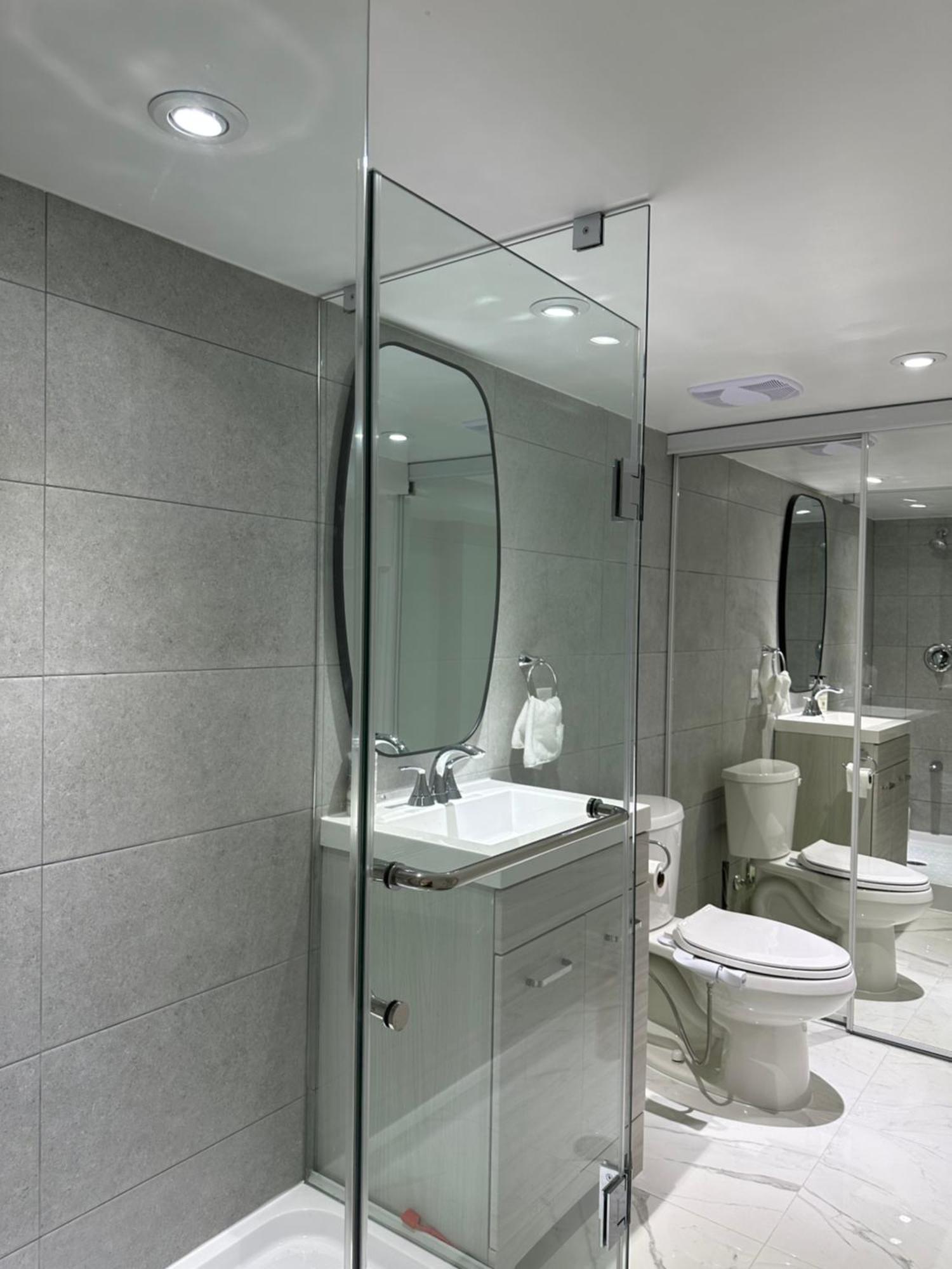 Double Bedroom On Up Or 3 Bedrooms In Basement Near Eglinton Subway Station Toronto Luaran gambar