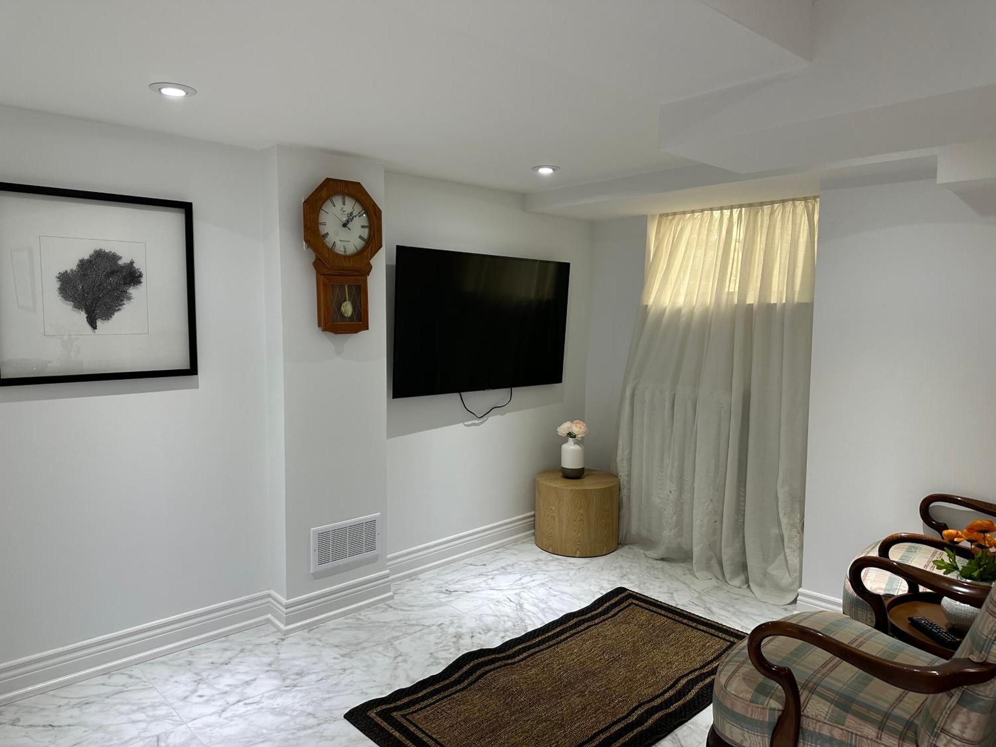 Double Bedroom On Up Or 3 Bedrooms In Basement Near Eglinton Subway Station Toronto Luaran gambar